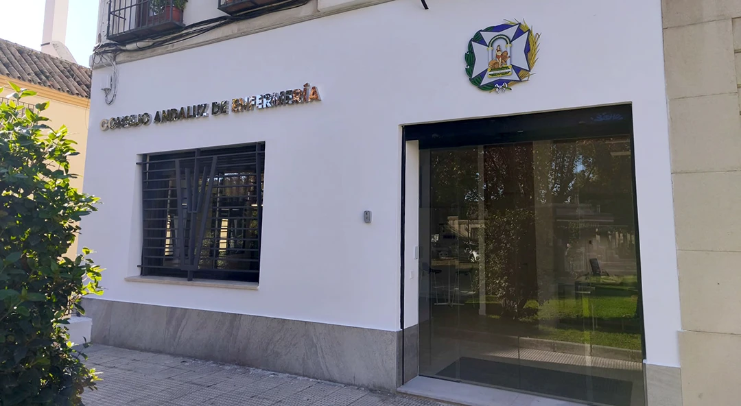 El Consejo Andaluz de Enfermería muestra su repulsa ante los ataques a las enfermeras y defiende la reclasificación profesional de la profesión