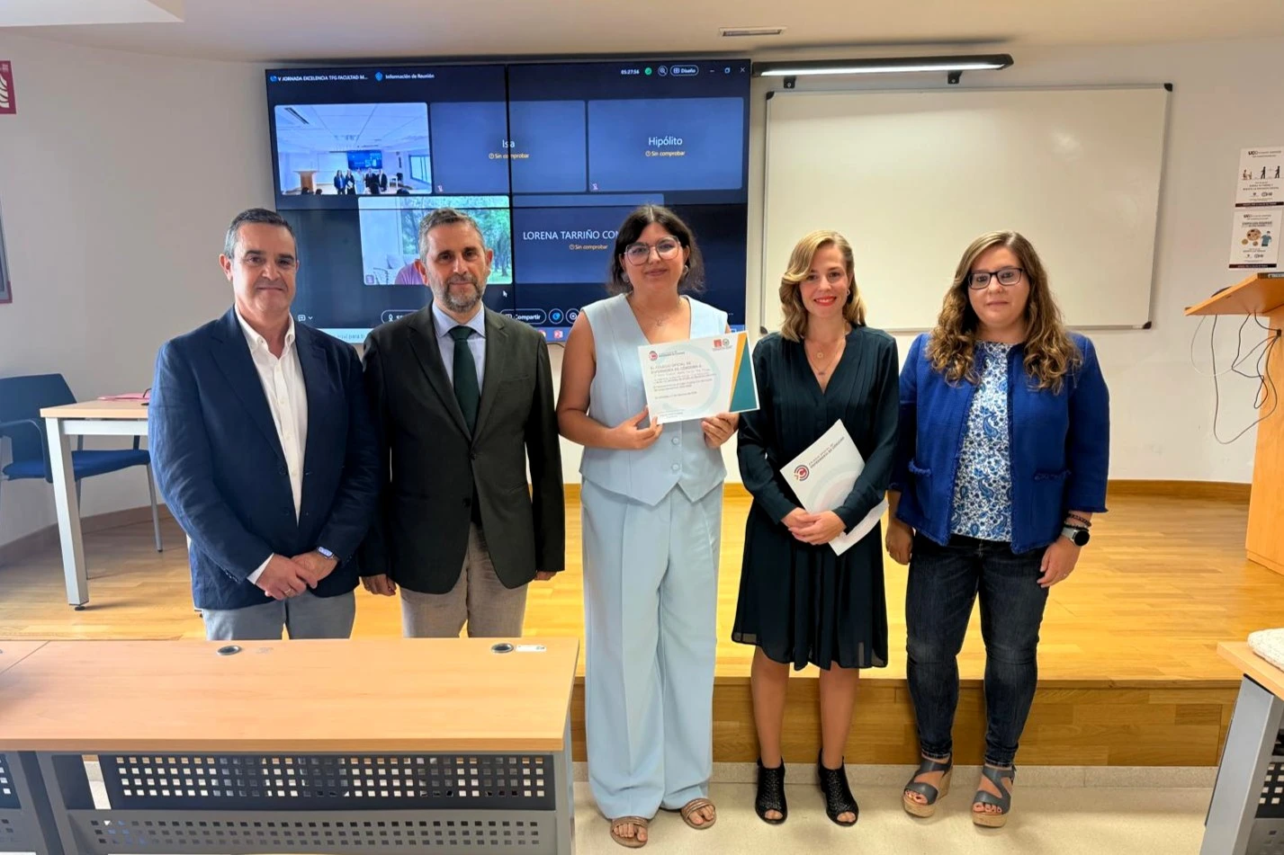 Un trabajo sobre el impacto de la realidad virtual en el uso de lengua de signos para mejorar la atención sanitaria a las personas sordas gana el Premio al Mejor TFG del Colegio de